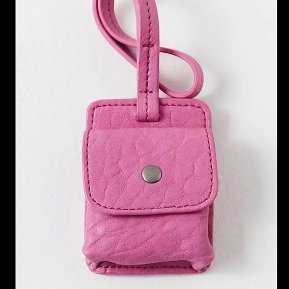 Free People Street Sounds Leather Pod Clip in Party Punch Pink NWT - Picture 3 of 5